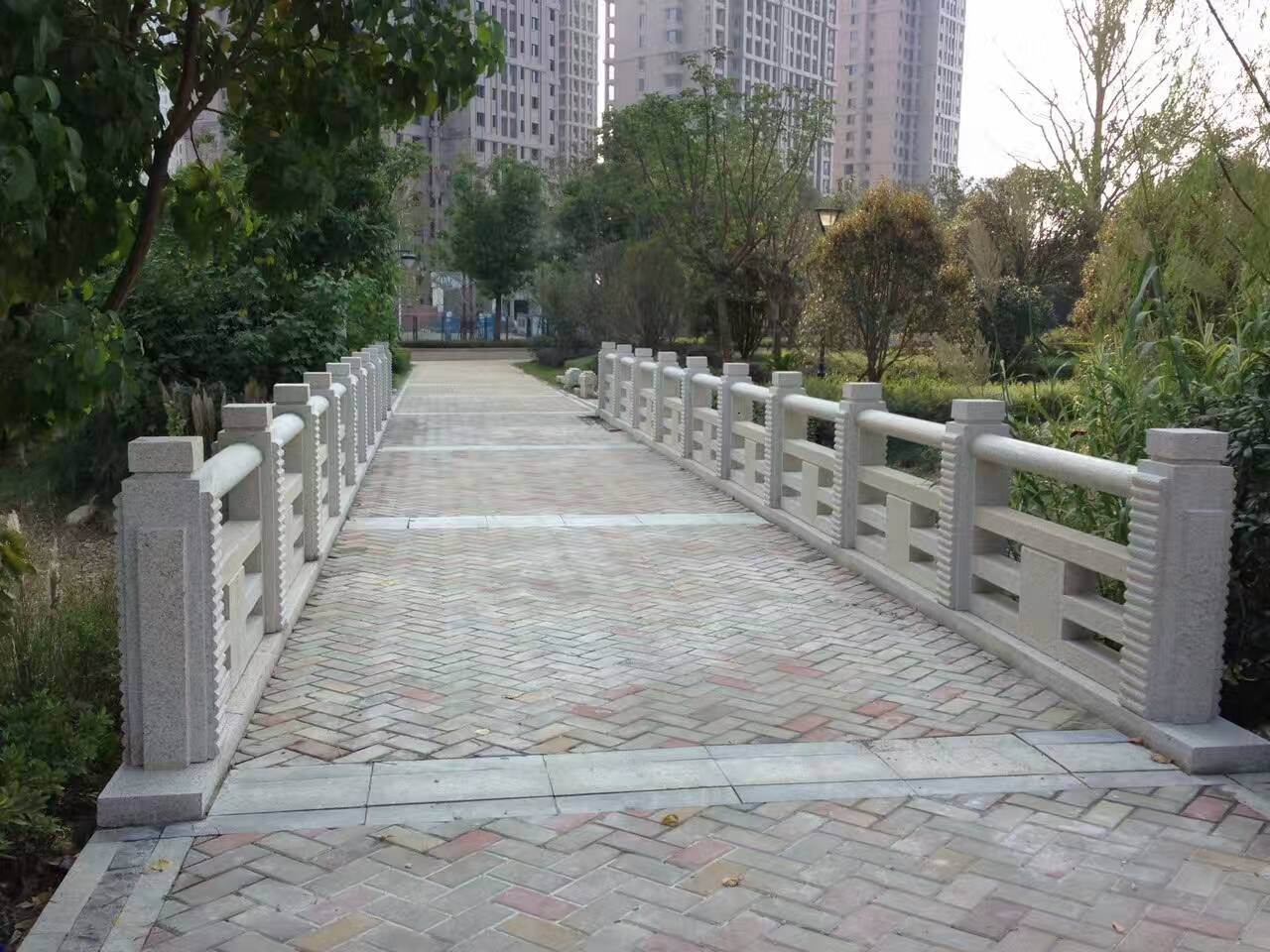 石護欄