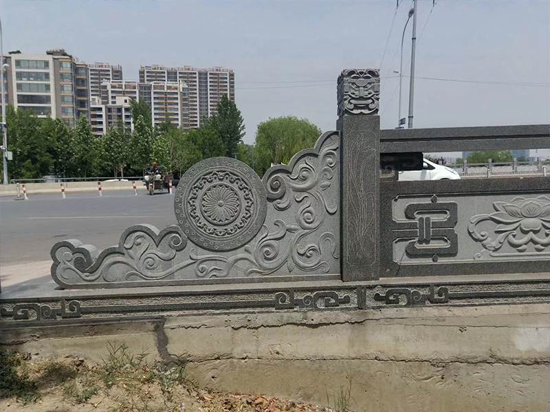 石護欄